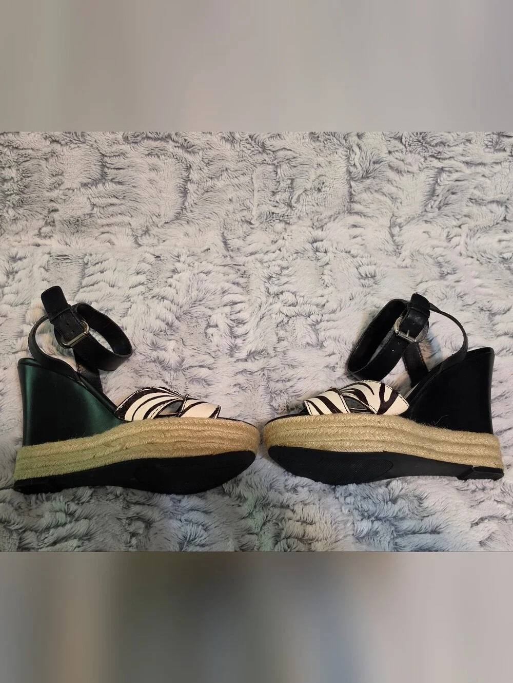 GUESS Black and White Zebra-Print 4.5